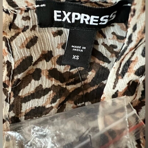 NWT Express Animal Print Ruffle Detail Sleeveless Top in Neutral Print SZ XS NWT - Picture 10 of 11